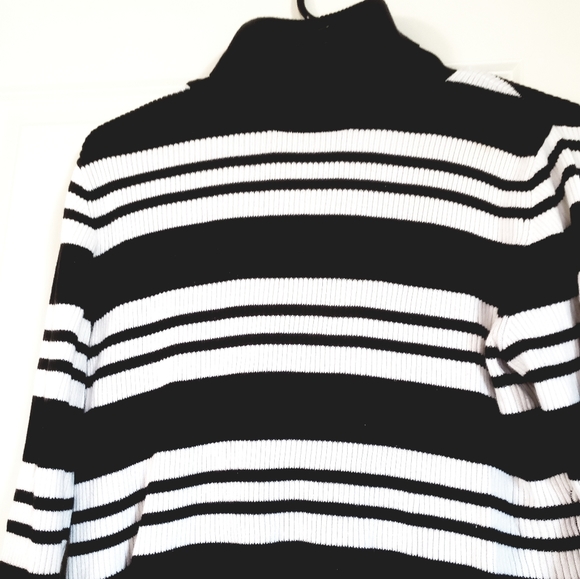 #Sweater turtleneck striped black and white 🧶 🦓 - Picture 3 of 6